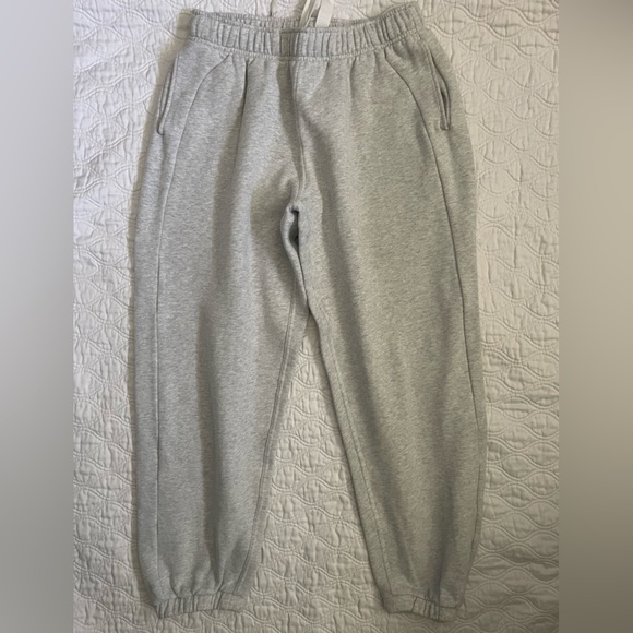 LULULEMON-Scuba Mid-Rise Oversized Jogger, size medium - Picture 3 of 7